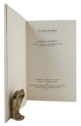 Item #122511 THE BOOK REVOLUTION. Robert Escarpit