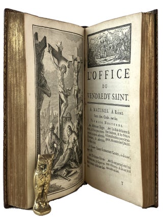 L'OFFICE DE LA SEMAINE SAINTE A L'USAGE DE LA MAISON DU ROY. Conformement aux Breviares & Messles Romain & Parisien. En Latin & en Francois.