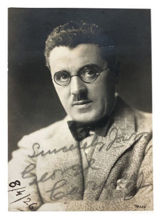 Item #185000 PHOTOGRAPH OF BRITISH COMEDIAN AND FILM ACTOR, GEORGE CARNEY (1887-1947). George Carney